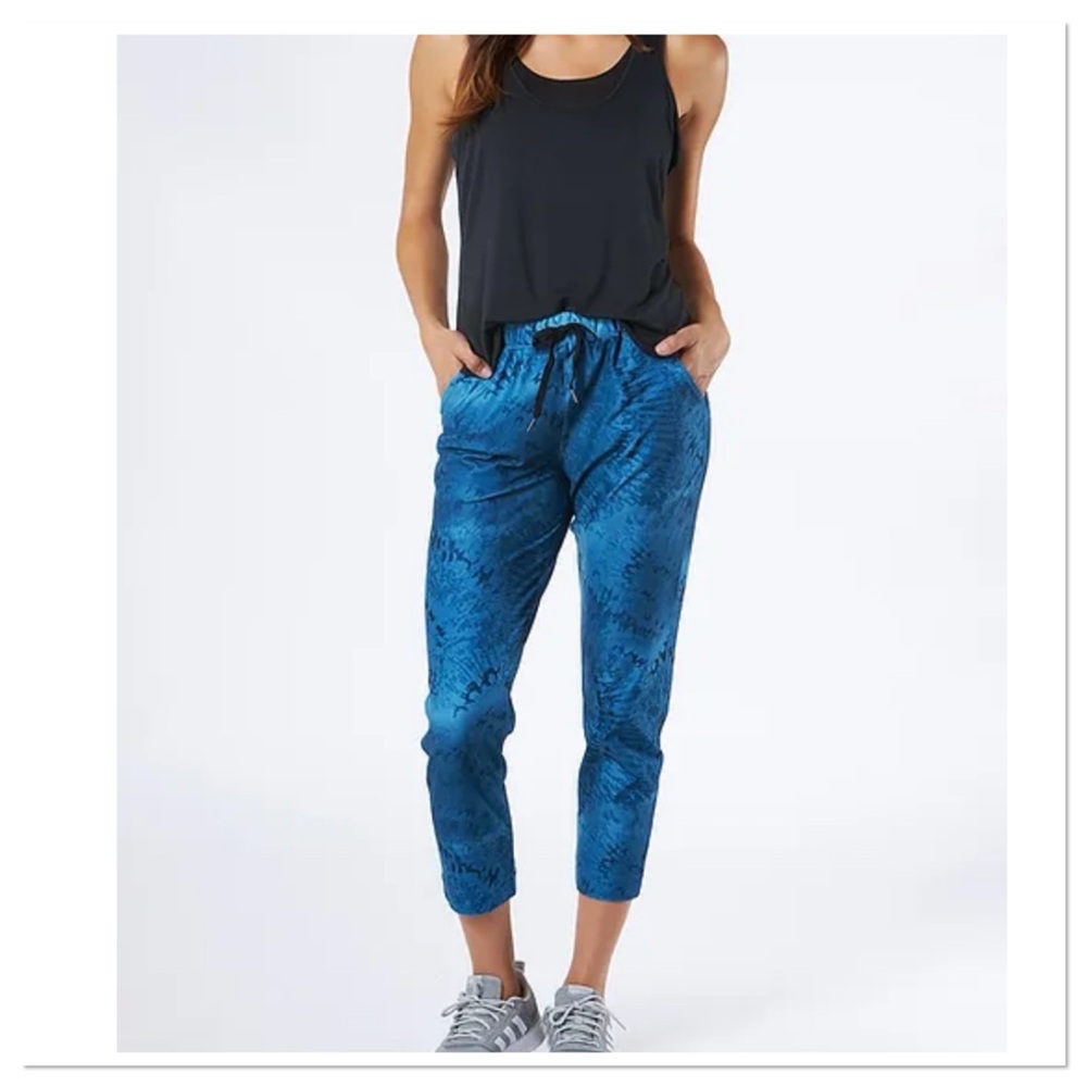 Womenโs Fare Crop Jogger Deep Blue Splash Tie Dye Scorpio Sol